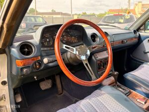 Mercedes-Benz 230C W123 - 1977