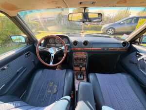 Mercedes-Benz 230C W123 - 1977