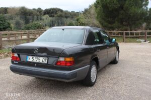 Mercedes-Benz 230E W124 - 1991