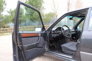 Mercedes-Benz 230E W124 - 1991