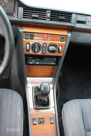 Mercedes-Benz 230E W124 - 1991