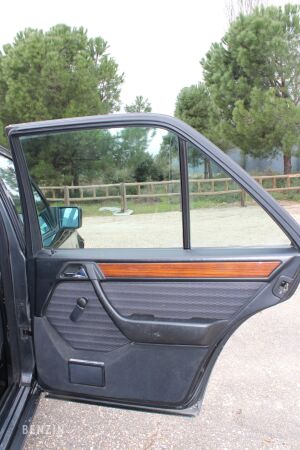 Mercedes-Benz 230E W124 - 1991