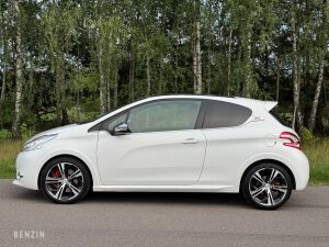 Peugeot 208 GTI - 2014