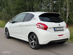 Peugeot 208 GTI - 2014