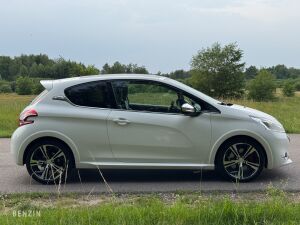 Peugeot 208 GTI - 2014