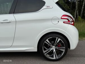 Peugeot 208 GTI - 2014