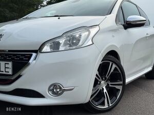 Peugeot 208 GTI - 2014