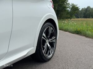 Peugeot 208 GTI - 2014