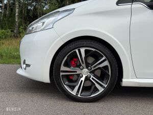 Peugeot 208 GTI - 2014