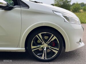 Peugeot 208 GTI - 2014