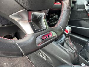 Peugeot 208 GTI - 2014