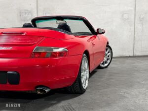 Porsche 911 type 996 Carrera 4 Cabriolet - 2000