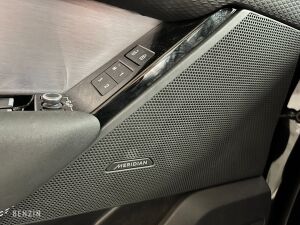 Land Rover Range Rover Velar P400e R-Dynamic SE - 2023