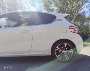 Peugeot 208 GTI - 2013