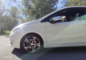Peugeot 208 GTI - 2013