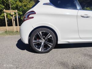 Peugeot 208 GTI - 2013
