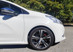Peugeot 208 GTI - 2013