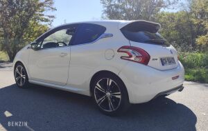 Peugeot 208 GTI - 2013