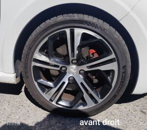 Peugeot 208 GTI - 2013