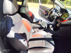Peugeot 208 GTI - 2013