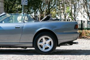 Aston Martin Virage Volante