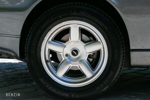 Aston Martin Virage Volante