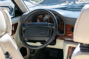 Aston Martin Virage Volante