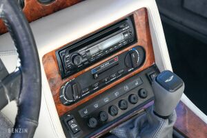 Aston Martin Virage Volante