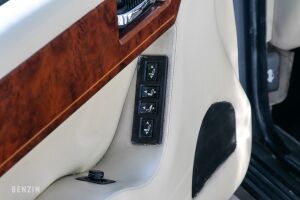 Aston Martin Virage Volante