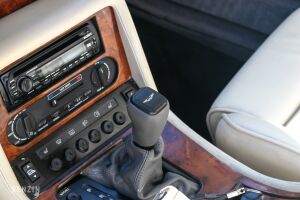 Aston Martin Virage Volante