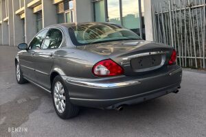 Jaguar X-Type 2.5 V6 - 2003