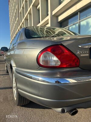 Jaguar X-Type 2.5 V6 - 2003