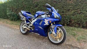 Yamaha YZF-R1 RN01 - 1998