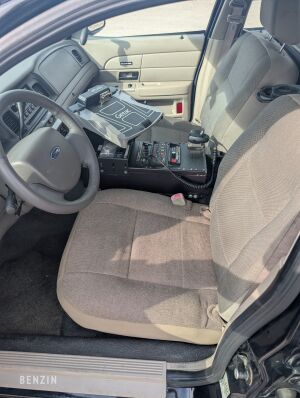 Ford Crown Victoria Police Interceptor - 2008 à vendre aux enchères sur Benzin – photo 17/42