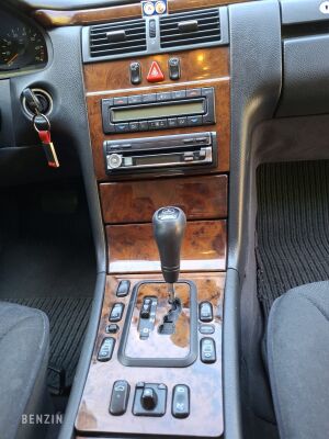 Mercedes-Benz E240 W210 - 1999 à vendre aux enchères sur Benzin – photo 39/59